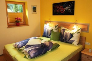 Apart Grünhaus, Ginzling, Schlafzimmer, Doppelbett, Ferienwohnung, Appartement, Zillertal, Tirol, Austria